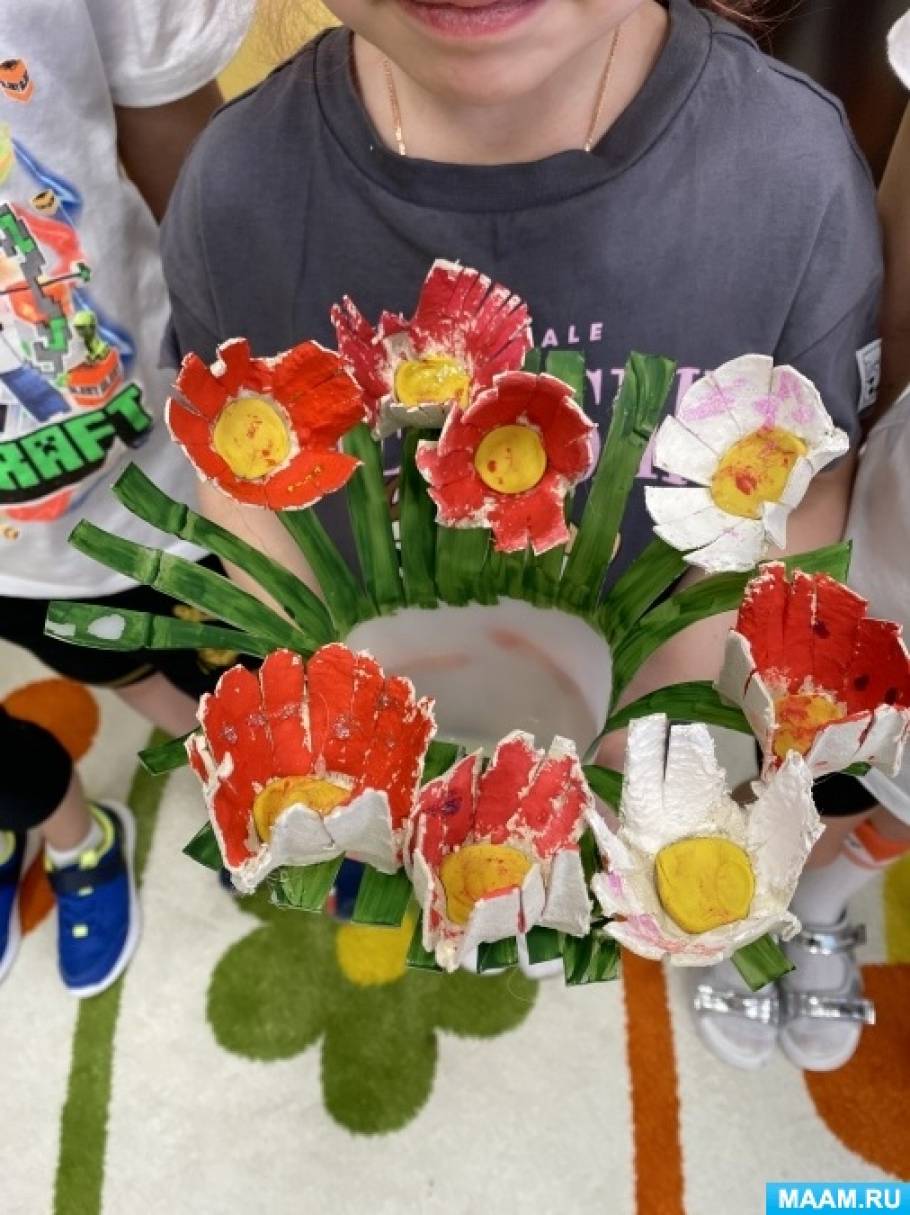 Мастер-класс по изготовлению поделки из яичных лотков «Комнатный цветок»