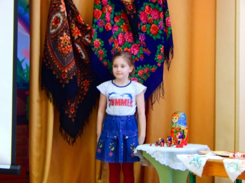 Смотреть фотографию №4 Фото №4 Дети заходят в зал здороваются с гостями