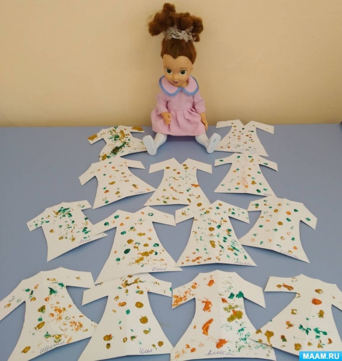 Фотоотчет о занятии по рисованию «Новое платье для куклы Маши» в группе раннего развития