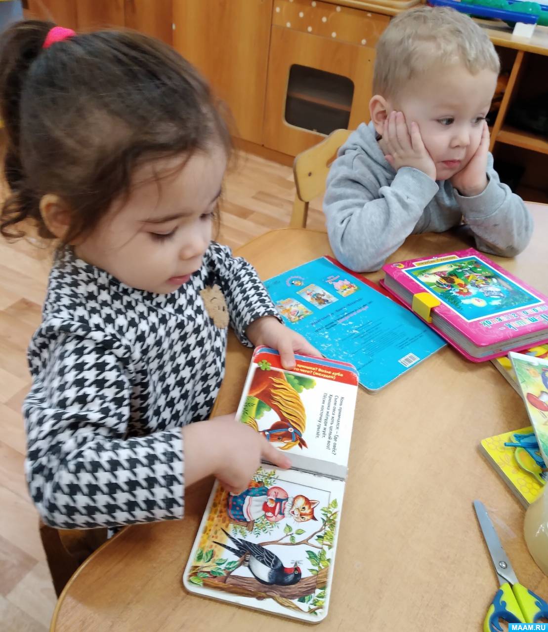 девочки в садике 