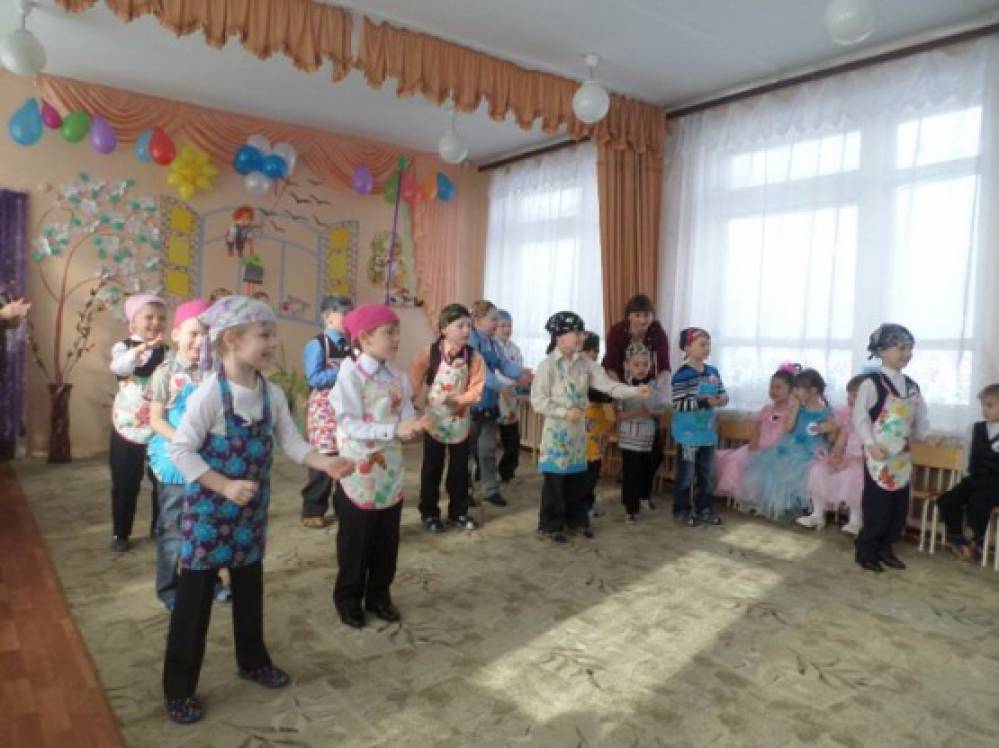 Конкурс, посвящённый празднованию 8 Марта (старшая и подготовительная группа) Фото Конкурс, посвящённый празднованию 8 Марта (старшая и подготовительная группа)