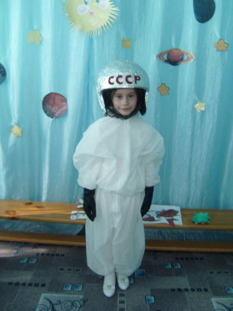 Маска на день космонавтики для детей. Костюм на космическую тему. Костюмы ко Дню космонавтики для детей. Костюм ко Дню космонавтики в детский сад. Костюм ребенку на космическую тему.
