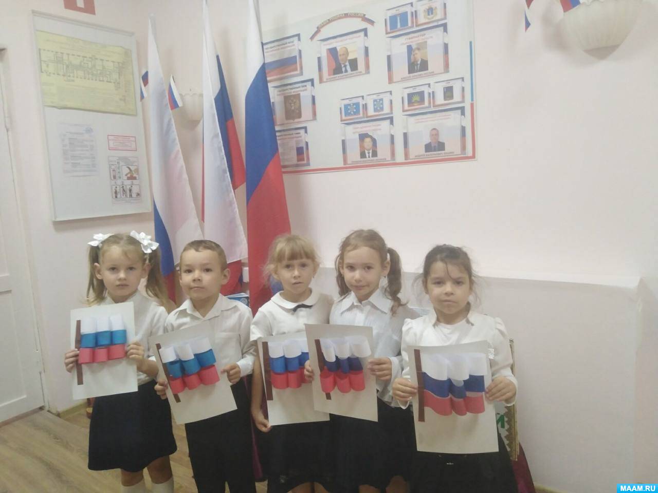 Флаг россии в детском саду. Танец флаг России в детском саду.