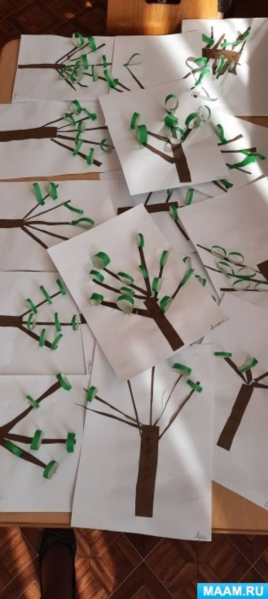 Конспект занятия по аппликации «Весеннее дерево из бумажных завитков»