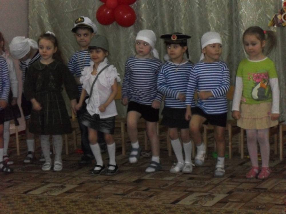 Утренник в средней группе, посвященный Дню защитника Отечества Фото Утренник в средней группе, посвященный Дню защитника Отечества