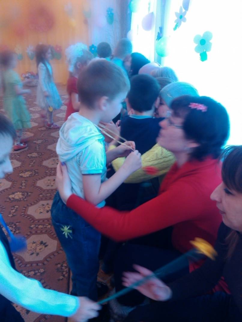 Праздник для родителей с детьми «День Матери» (для детей старшей группы) Фото Праздник для родителей с детьми «День Матери» (для детей старшей группы)