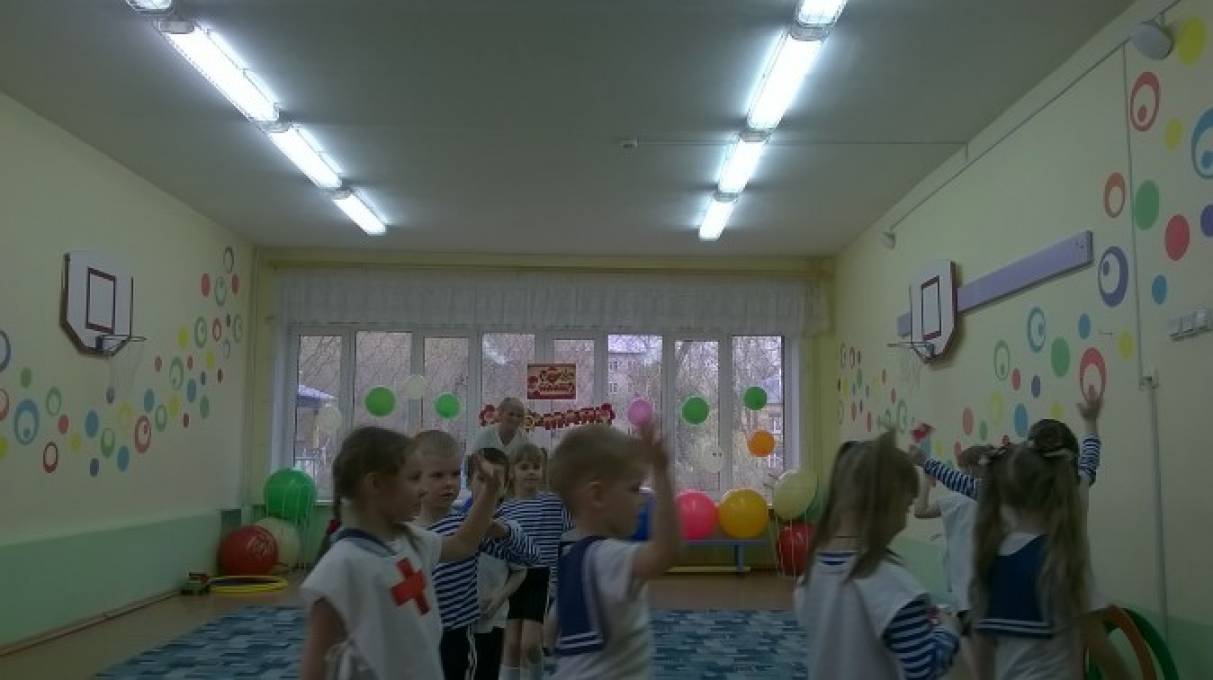 Смотреть фотографию №6 Фото №6 В программе праздника дети познакомились с военными профессиями и попробовали себя в роли военных почтальонов шоферов разведчиков санитаров