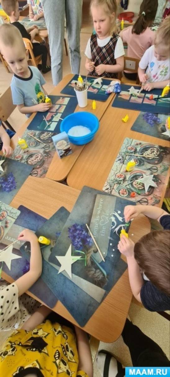 Мастер-класс на тему: «День космонавтики» с детьми младшей группы рисование солью «Звездочка»