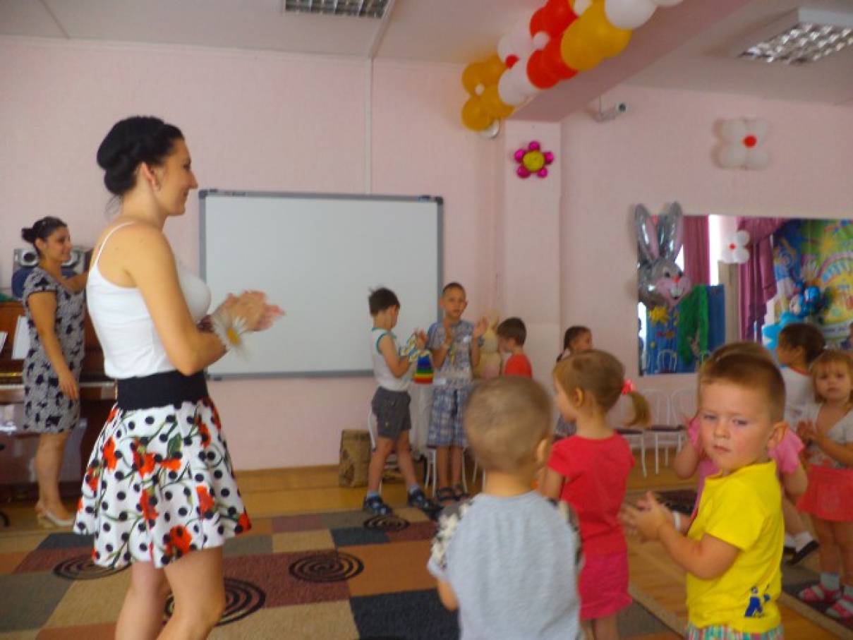 праздник осени в детском саду младшая группа. сценарий детского праздника младшей группы. костюм на день смеха в детский сад. занятие по сказкам в старшей группе. летние развлечения в младшей группе.