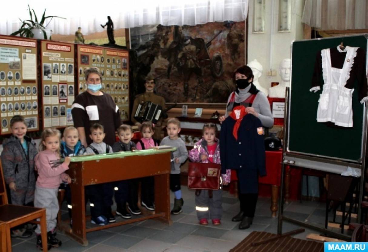Экскурсия в народный краеведческий музей Тонкинского района в День Героев Отечества