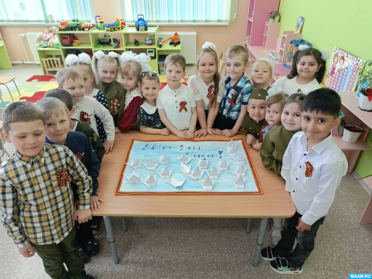 Смотреть фотографию №4 Фото №4 Каждый ребенок учил стихотворение и учавствовал в конкурсе Читаем о войне