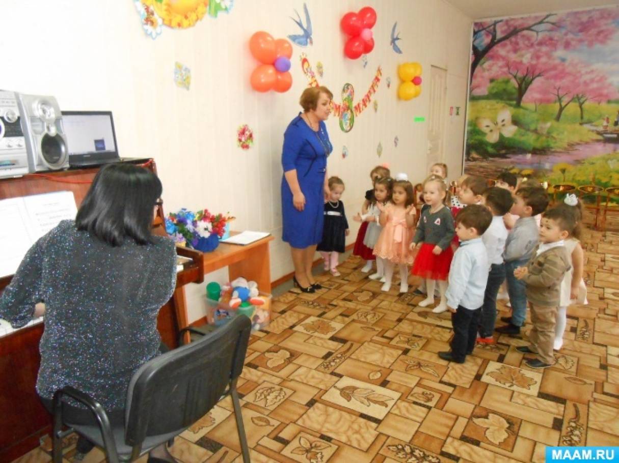 «Очень мамочку люблю!» Фотоотчет о развлечении в первой младшей группе