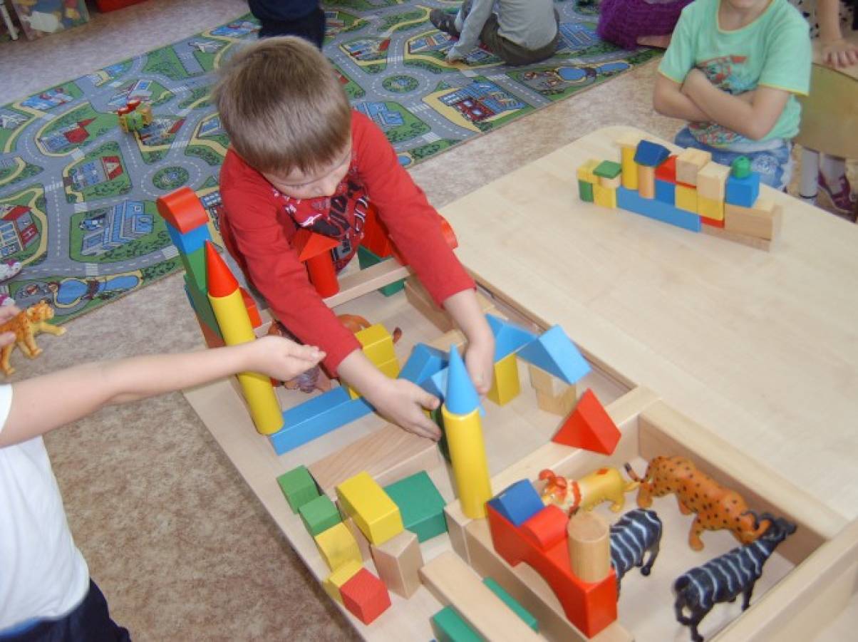 Сюжетно строительные игры. Конструирование для дошкольников. Игрушки для старшей группы детского сада. Строительные и конструктивные игрушки в ДОУ. Материалы для конструирования в детском саду.