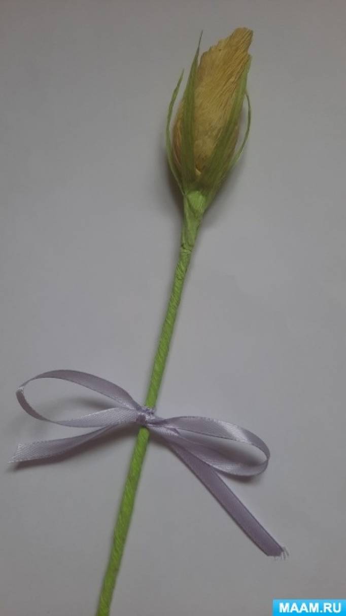 Цветы из конфет и гофрированной бумаги