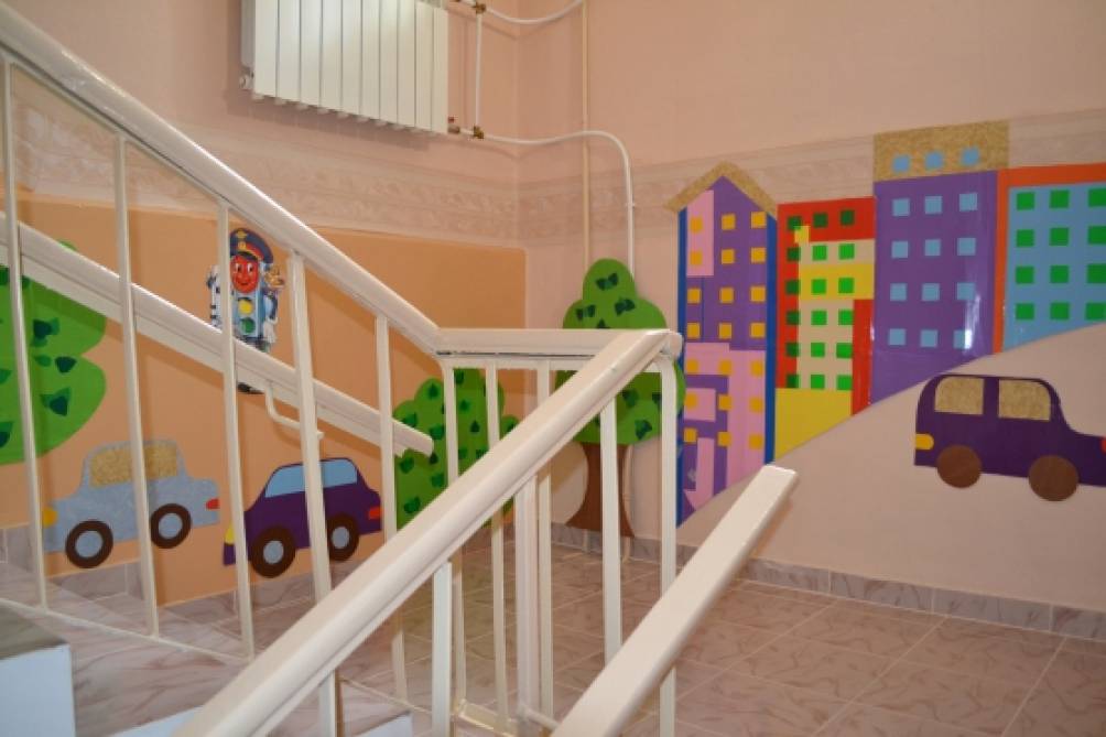 «Лестничная педагогика». Оформление коридоров, холлов и лестничных площадок