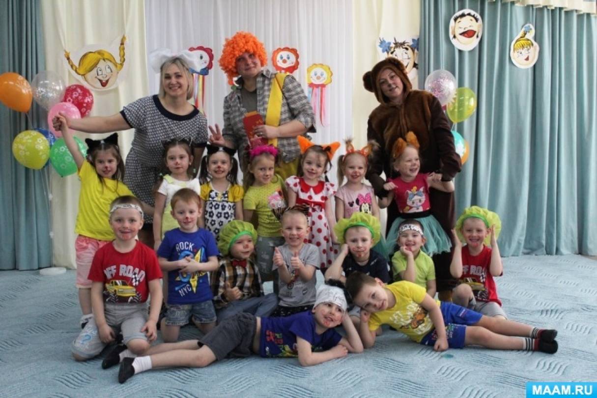 Фотоотчет с днем ребенка. Костюм на 1 апреля в детский сад. Наряд на день смеха. Костюм на день смеха. Детский костюм на день смеха