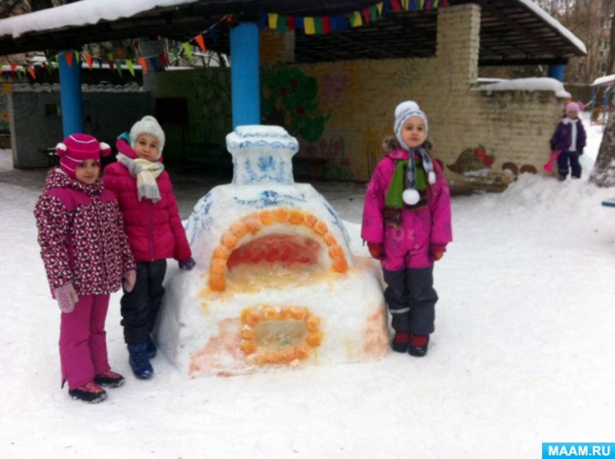 снежные постройки в детском саду на участке. печка из снега на участке детского сада. постройки из снега печка. постройки из снега на участке. постройки из снега в детском саду на участке.