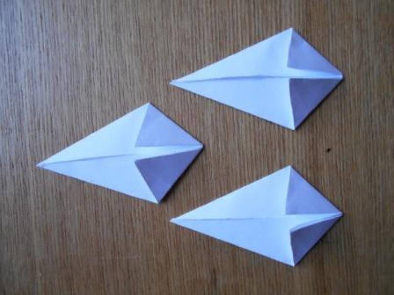 Оригами Подснежник. Оригами подснежники из бумаги. Оригами подснежники из бумаги схема. Алгоритм оригами Подснежник средняя группа. Подснежники оригами для детей