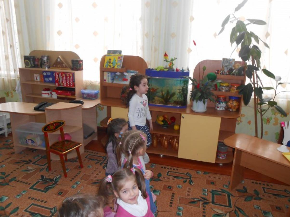 Смотреть фотографию №2 Фото №2 Образовательные задачи Учить детей участвовать в беседе отвечать на вопросы создавать узор на домике закрепить знания детей о семье о том что в семье все любят заботятся и помогают друг другу