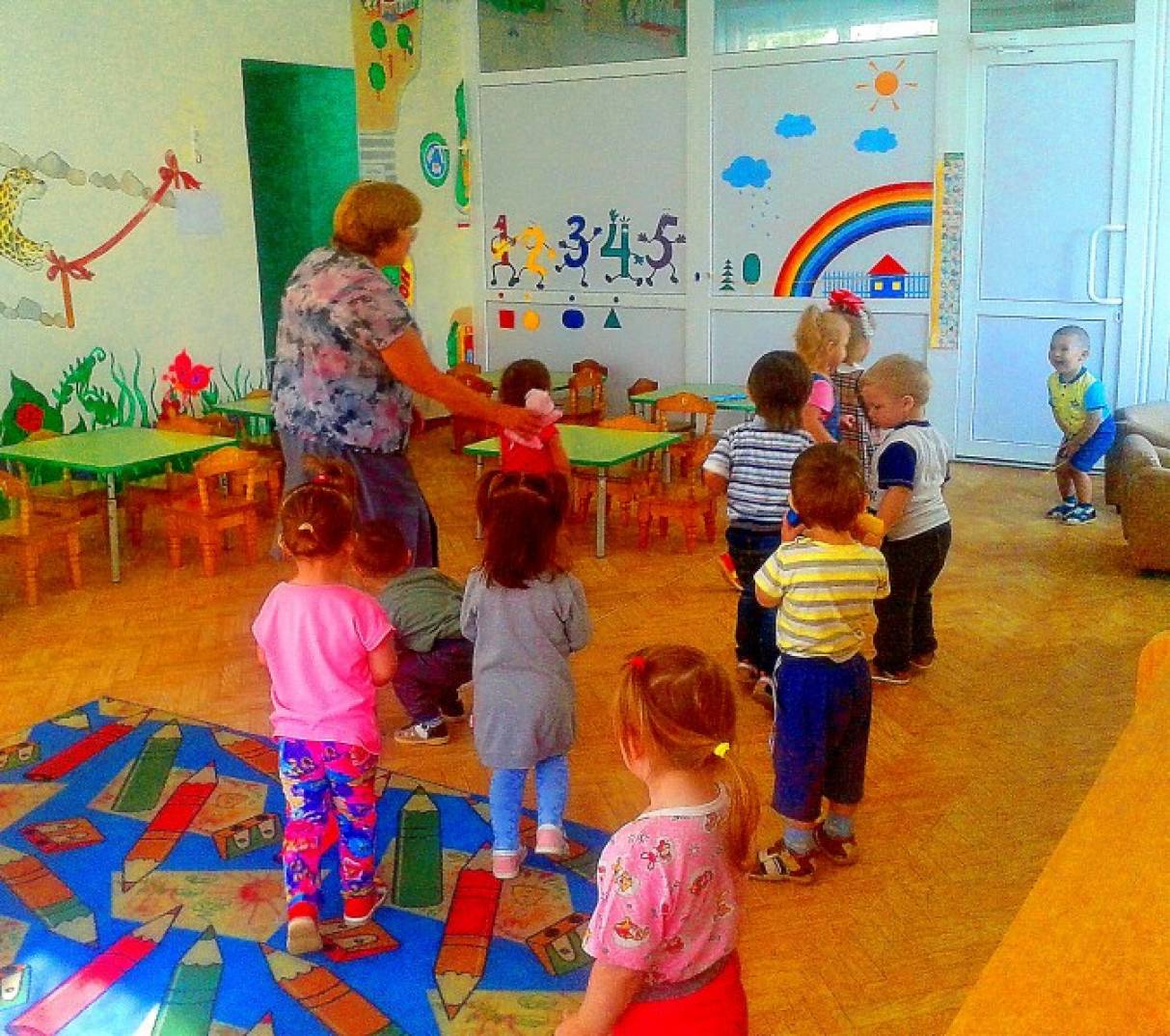 Фотоотчет в группе раннего возраста. Адаптационные игры для детей раннего возраста в детском саду. Занятия в детском саду рисования наш город Кызыл. Развивающие занятия Давыдовой Светланы.