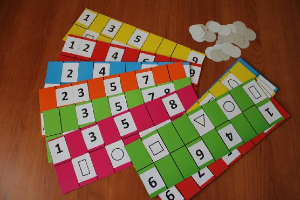 Игры своими руками для детей 6 7. Математические игры для детей дошкольного возраста. Настольные математические игры для дошкольников. Математические пособия для дошкольников своими. Настольные игры по математике для дошкольников.