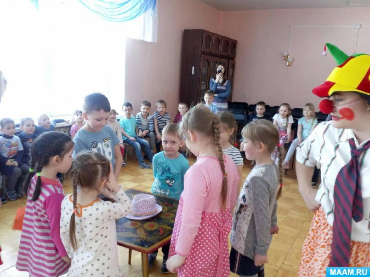 Смотреть фотографию №3 Фото №3 Дети входят в зал под веселую музыку