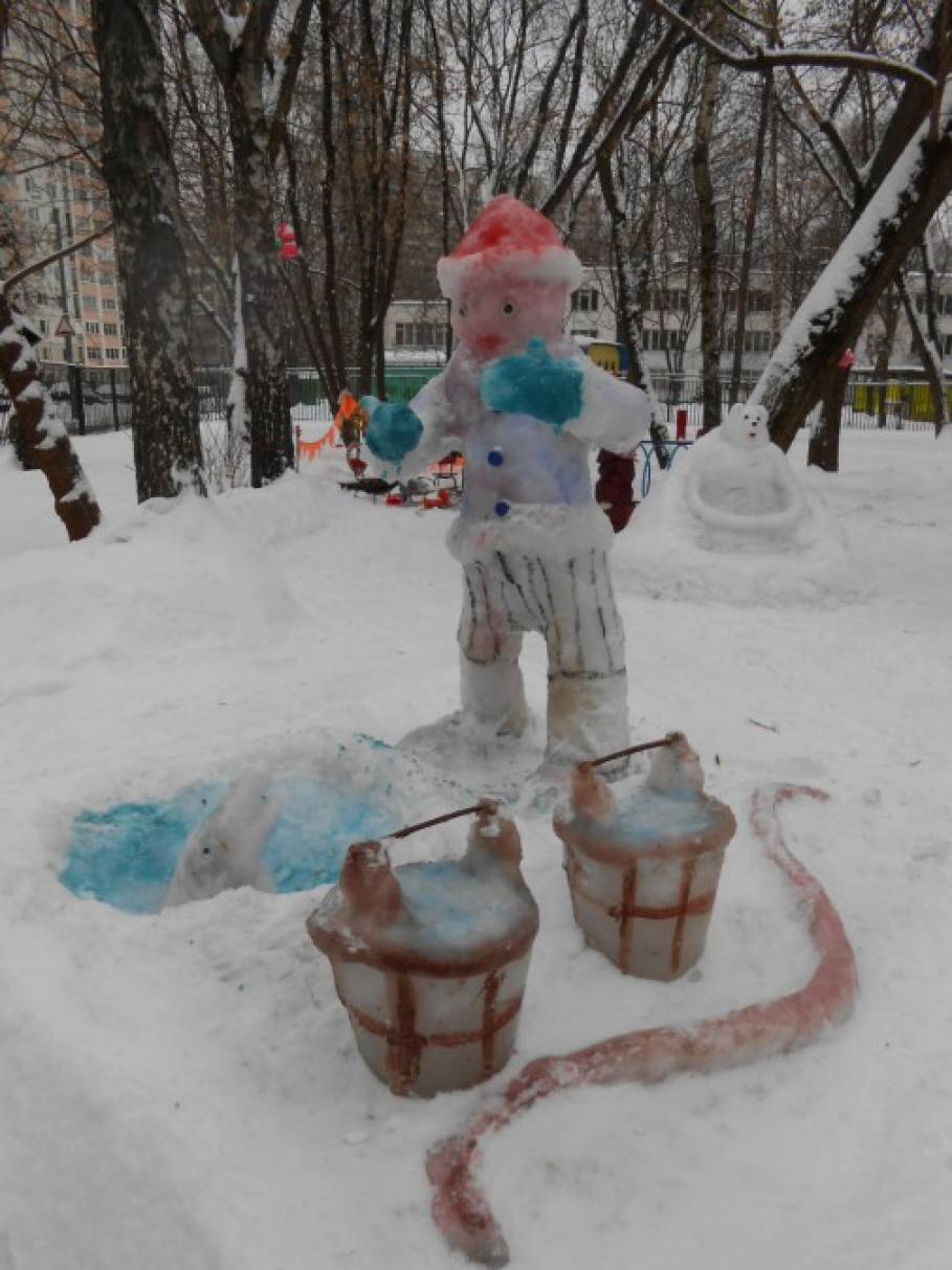 Дзержинский художник создаёт уникальные скульптуры из снега