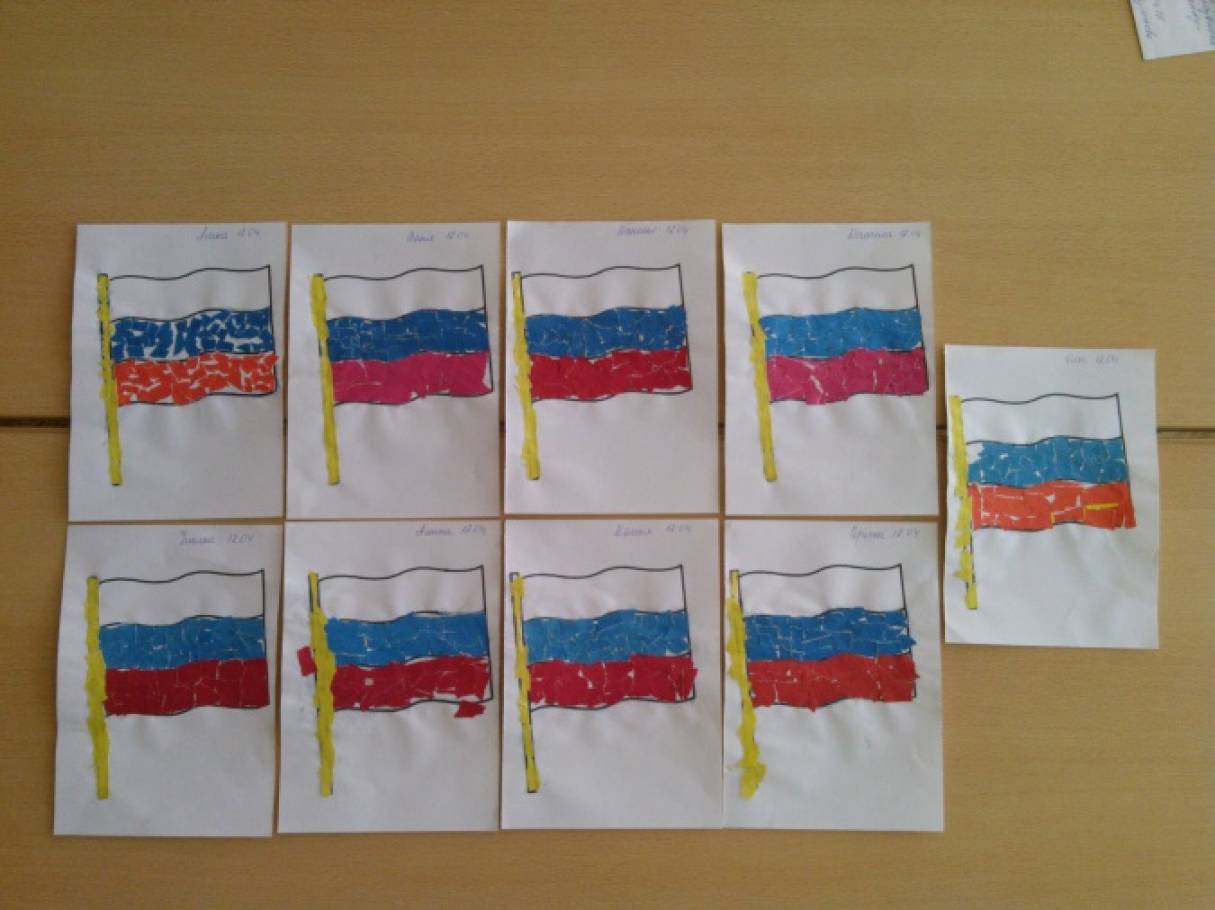 Флаг средняя группа. Аппликаөия в подготовительной группе флаг России. Обрывная аппликация флаг России. Обрывная аппликация флаг России младшая группа. Рисование на тему Россия в старшей группе.