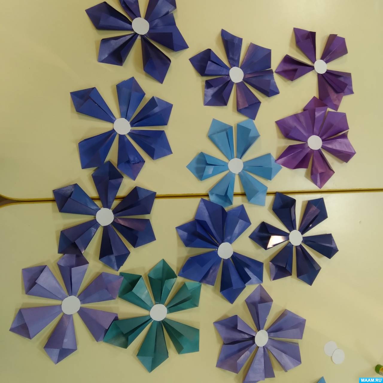 Конспект занятия по конструированию в технике оригами для подготовительной группы «Воздушный змей»