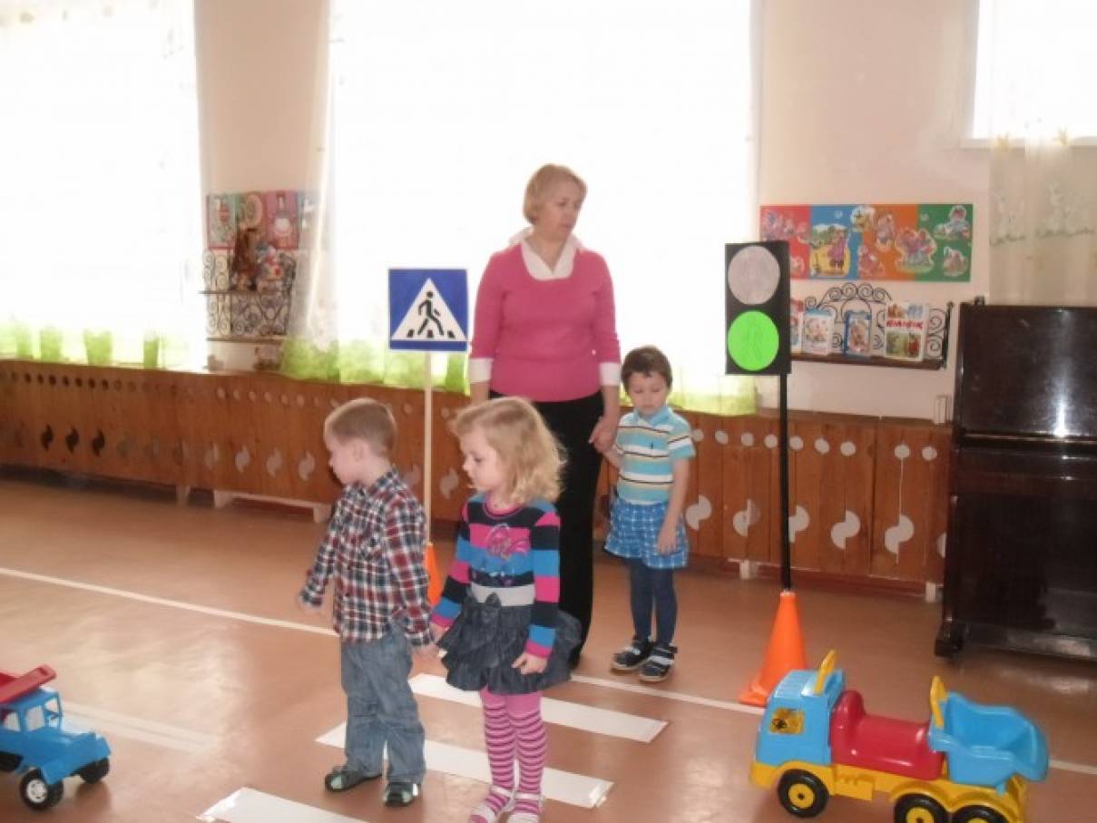 Смотреть фотографию №4 Фото №4 Очень важно с дошкольного возраста формировать у детей навыки безопасного поведения на дороге воспитывать законопослушного гражданина