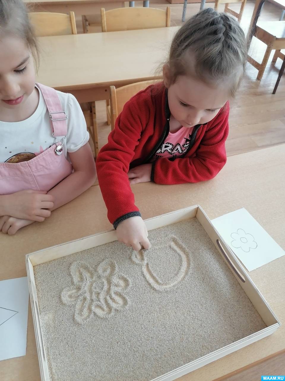 Игра по обучению детей приёмам рисования на песке «Рисовалка»