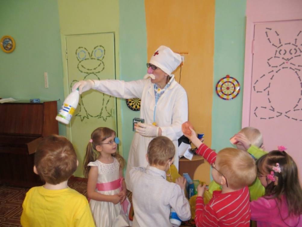 Развлечение по чуковскому. Занятие доктор Айболит в гостях у детей. Игра с Айболитом в детском саду. Развлечения в младшей группе. Айболит в гостях у младшей группе.