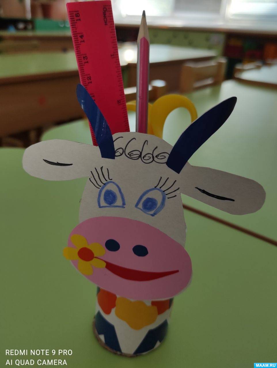 Мастер-класс по изготовлению детской подставки для канцелярских предметов «Коровка» с использованием картонной втулки