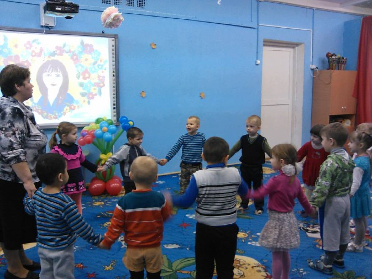 НОД по художественно-эстетическому развитию. Аппликация «Подарок для мамы»