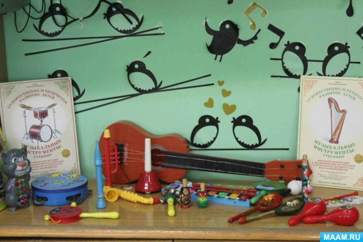 Музыкальные инструменты музыкальные музыкальный зал. Музыкальный уголок в детском саду. Оснащение музыкального уголка в детском саду. Музыкальный уголок в группе детсада. Музыкальный уголок в детском саду оформление.