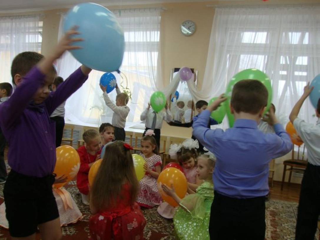 Сценарий праздника к 8 Марта для детей старшего дошкольного возраста «Волшебная книга» Фото Сценарий праздника к 8 Марта для детей старшего дошкольного возраста «Волшебная книга»