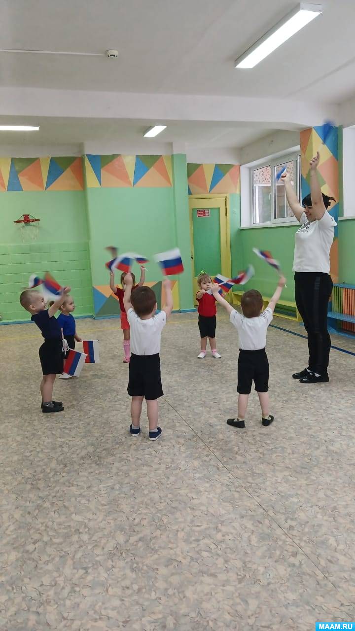 Фотоотчёт о спортивном занятии «Юные защитники Отечества» в младшей группе