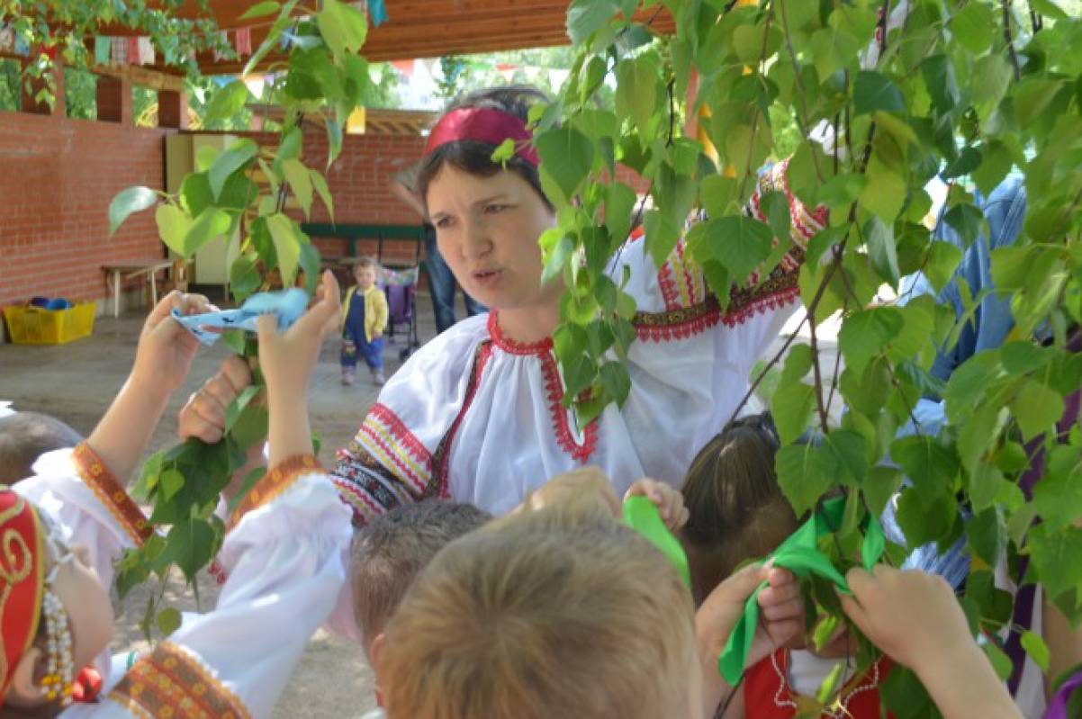праздник русской березки когда. праздник русской березы. сценарий троица праздник русской березки на улице. троица береза. сценарий троица праздник русской березки на улице.