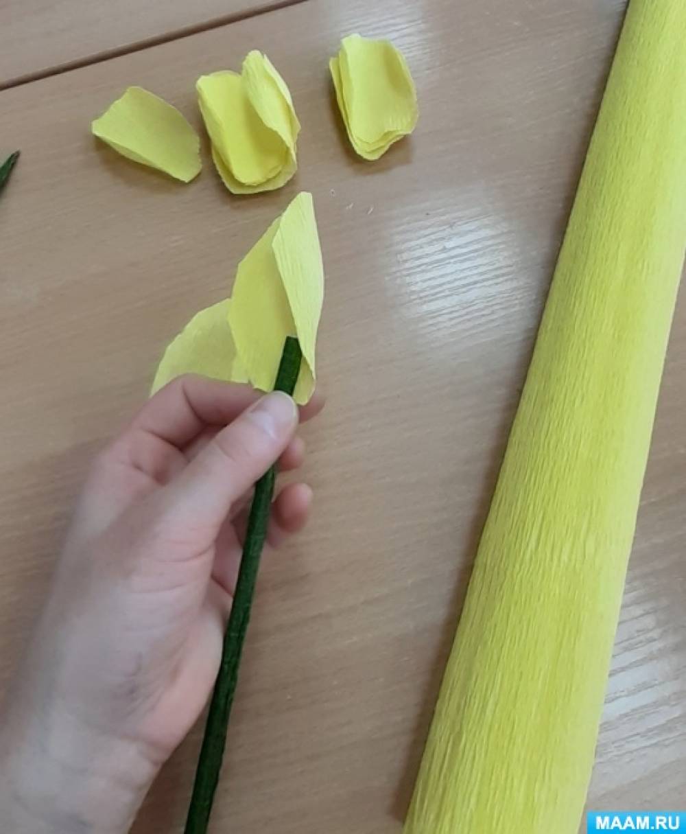 Тюльпаны из гофрированной бумаги своими руками