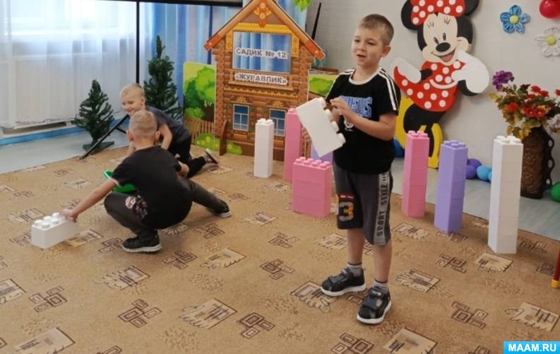Смотреть фотографию №8 Фото №8 С удовольствием танцевали с героем Мики Маусом