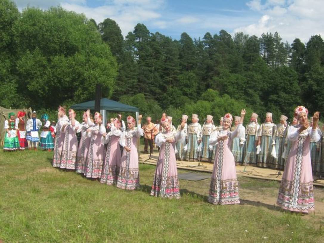 Смотреть фотографию №1 Фото №1 Замечательной традицией в моем родном городе Луге стало ежегодное проведение районного праздника