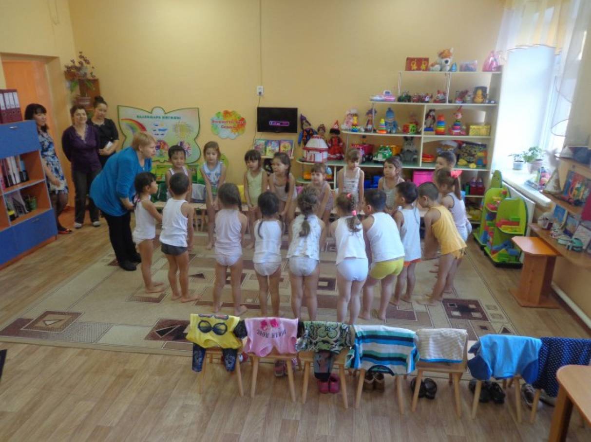 Гимнастика после сна в детском саду. Гимнастика для детей после сна в детском саду. Дети после сна в детском саду. Сон в садике. Сон в детских садах старшая группа.