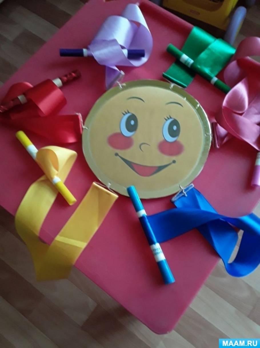 Дидактическая игра из фанеры и атласных лент для детей 2–3 лет Солнышко и лучики’’