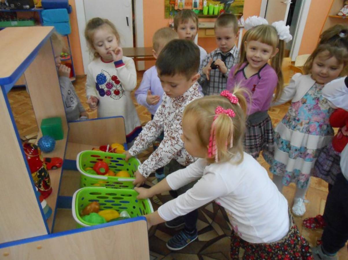 Экскурсия младшая группа. Сюжетно-Ролевая игра магазин в средней группе. Сюжетная игра магазин в средней группе. Сюжетно-Ролевая игра магазин в младшей группе. Сюжетные игры в средней группе.