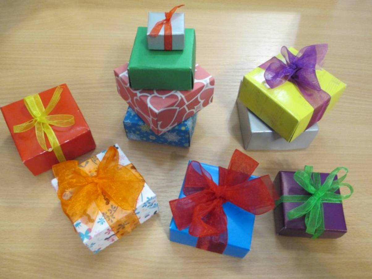 Коробки для киндер-сюрпризов своими руками и сделать коробку для подарков своими руками. Коробки своими руками, пошагово, из картона, бумаги, ткани, шаблоны, с крышкой, без крышки, квадратные, круглые, треугольные, в форме сердца