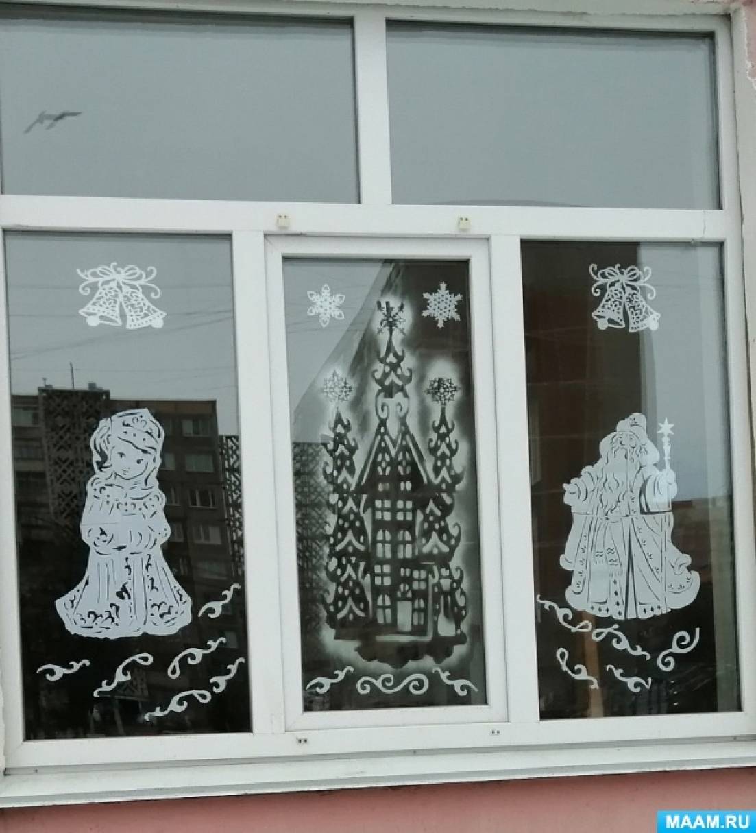Сказка на окне. Украшение окон на новый год в детском саду. Украшение окон к новому году в школе. Украшаем окна на новый год в детском саду 2022. Окна к новому году в детском саду 2022