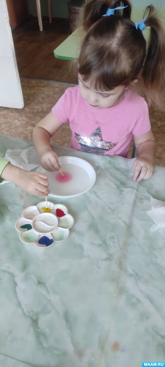 нарисуй что то круглое во второй младшей