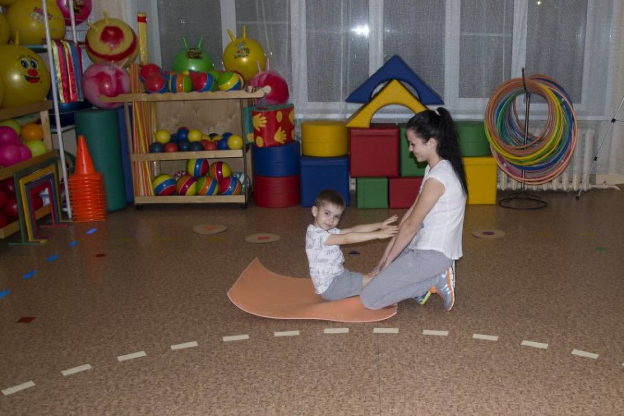 Физкультурное развлечение «Весёлые старты» для детей и родителей средней группы Фото Физкультурное развлечение «Весёлые старты» для детей и родителей средней группы