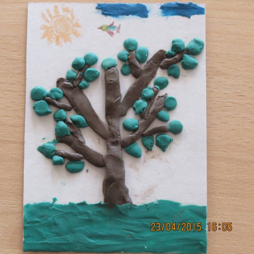 Весеннее дерево в средней группе. Дерево из пластилина. Дерево из пластилина для детей. Лепка в старшей группе на тему деревья.
