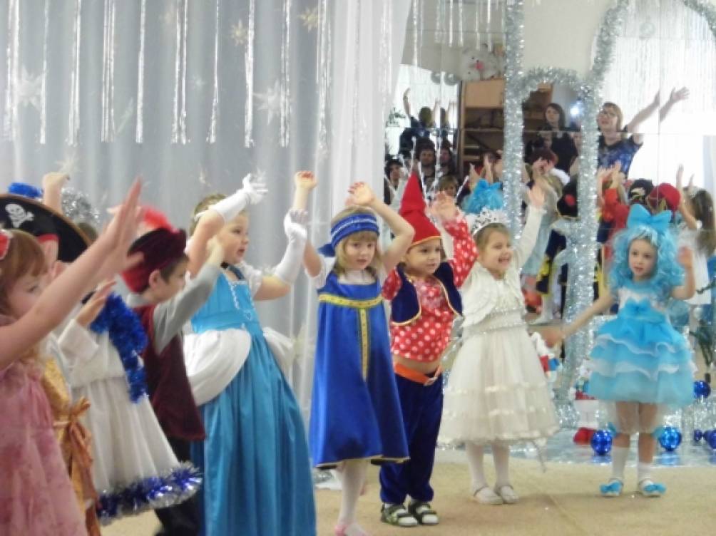 «Новогодняя сказка». Фотоотчет о новогоднем утреннике в детском саду (старшая группа) Фото «Новогодняя сказка». Фотоотчет о новогоднем утреннике в детском саду (старшая группа)